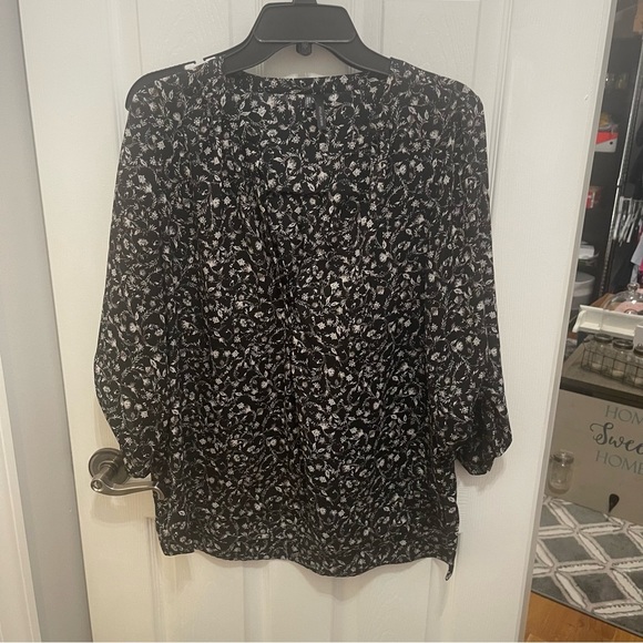 Maurices Tops - MAURICE’S black top v neck large